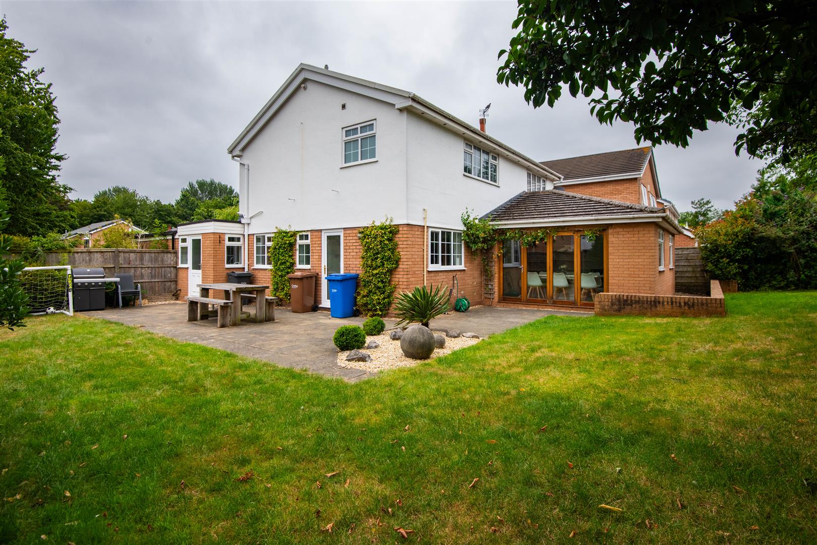 4 bed property in Long Croft Meadow, Chorley